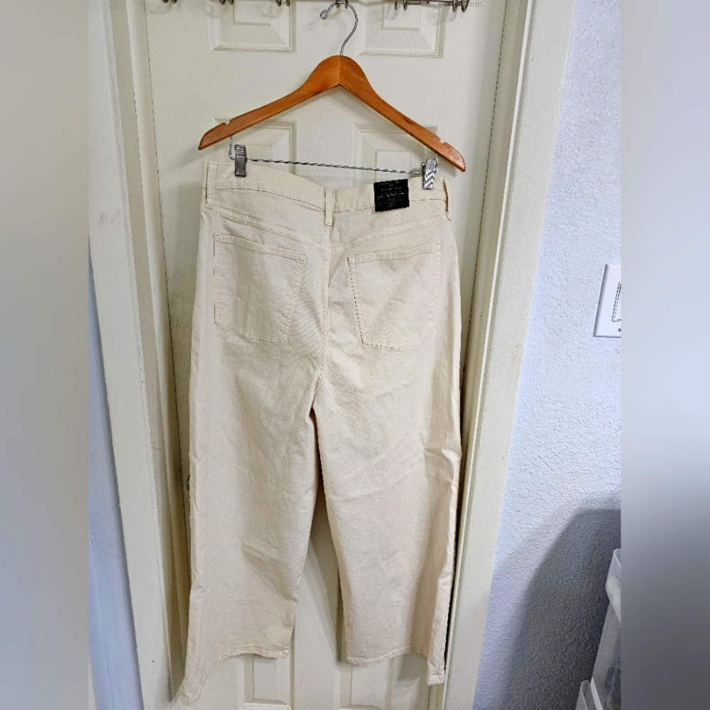 Banana Republic High Rise Wide Leg Crop Jeans, Cream, size 16T/33